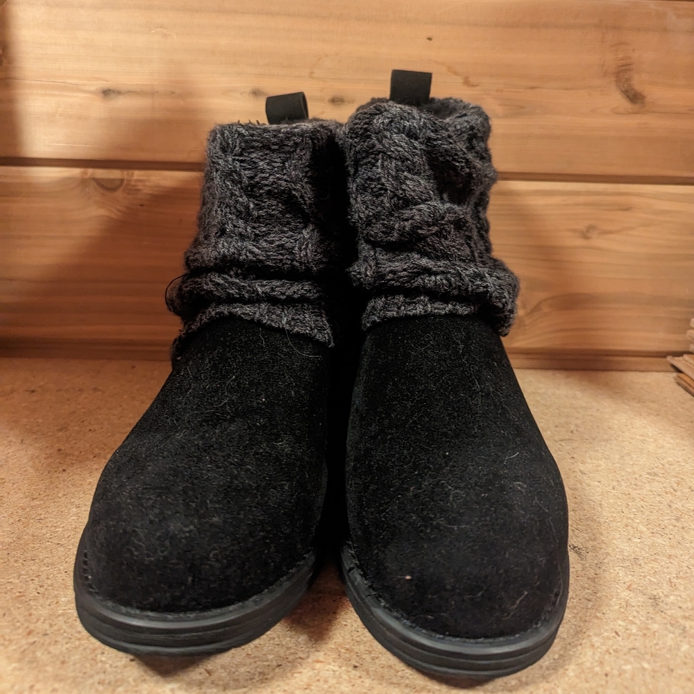 These are black size 11 muck luck ankle boots